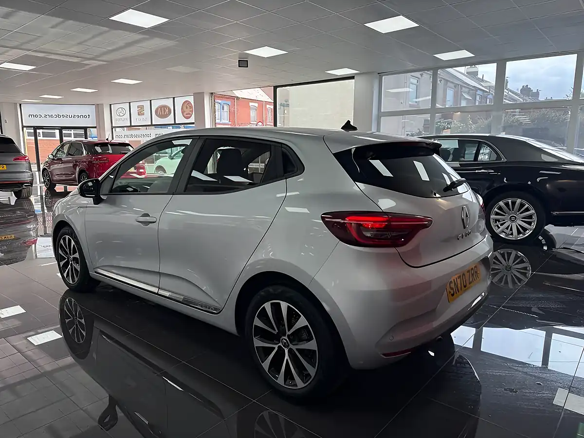 Used 2020 Renault Clio Iconic Silver - Interior and Exterior details 9