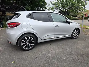 Used 2020 Renault Clio Iconic Silver - Interior and Exterior details 15