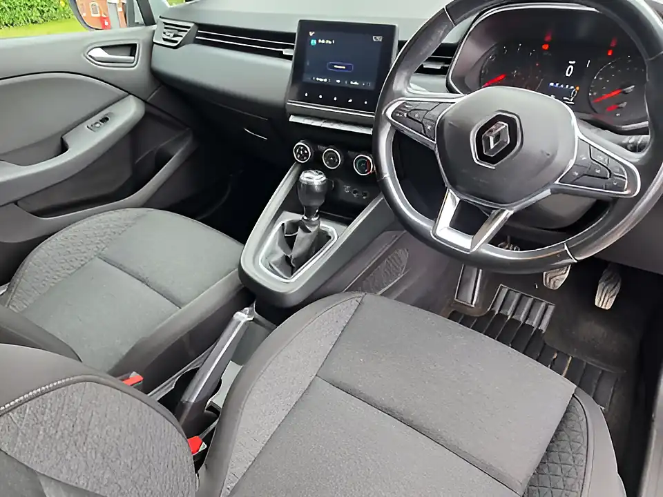 Used 2020 Renault Clio Iconic Silver - Interior and Exterior details 17