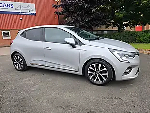 Used 2020 Renault Clio Iconic Silver - Interior and Exterior details 4