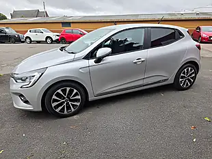 Used 2020 Renault Clio Iconic Silver - Interior and Exterior details 5