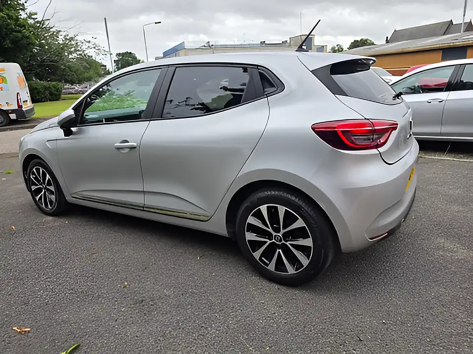 Used 2020 Renault Clio Iconic Silver - Interior and Exterior details 7