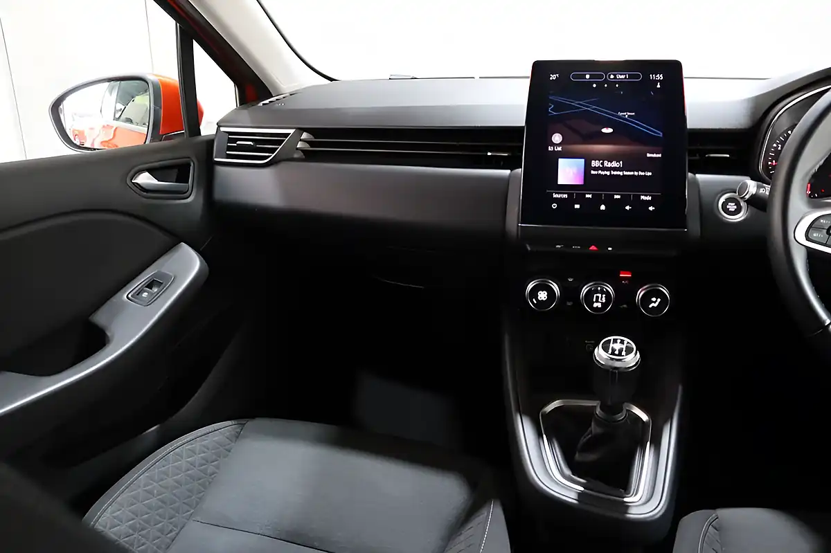 Used 2020 Renault Clio Iconic Valencia Orange - Interior and Exterior details 11