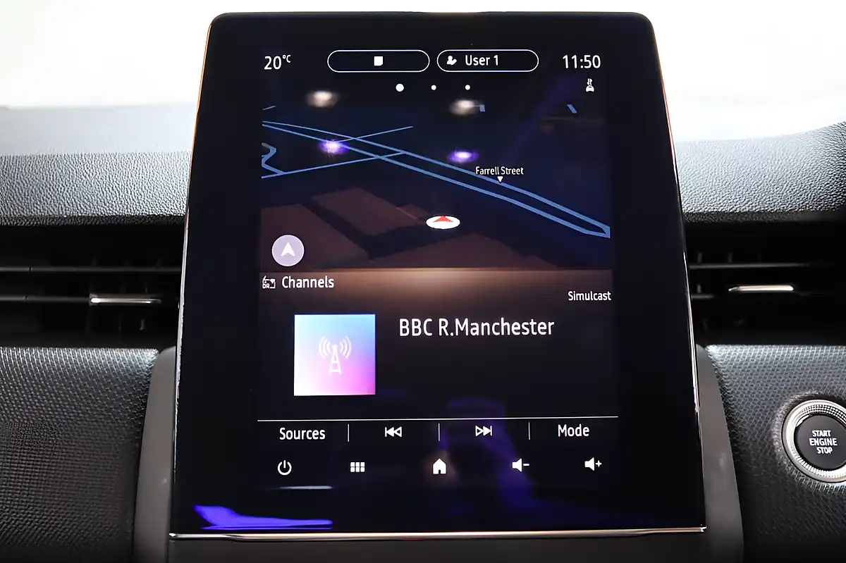 Used 2020 Renault Clio Iconic Valencia Orange - Interior and Exterior details 13