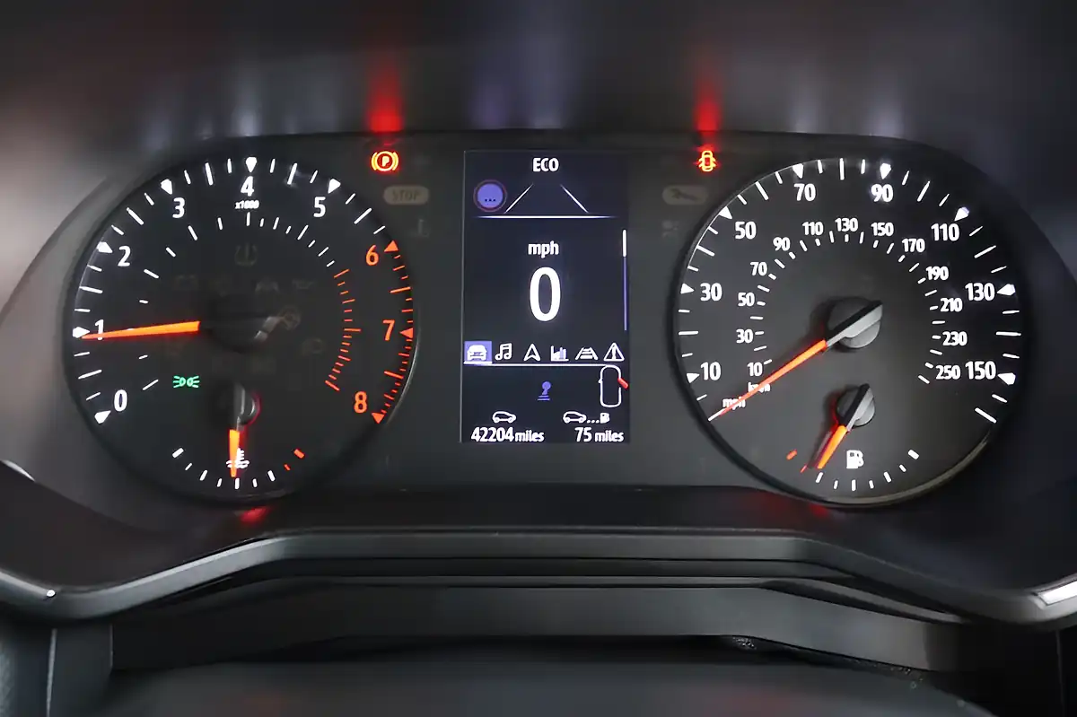 Used 2020 Renault Clio Iconic Valencia Orange - Interior and Exterior details 14