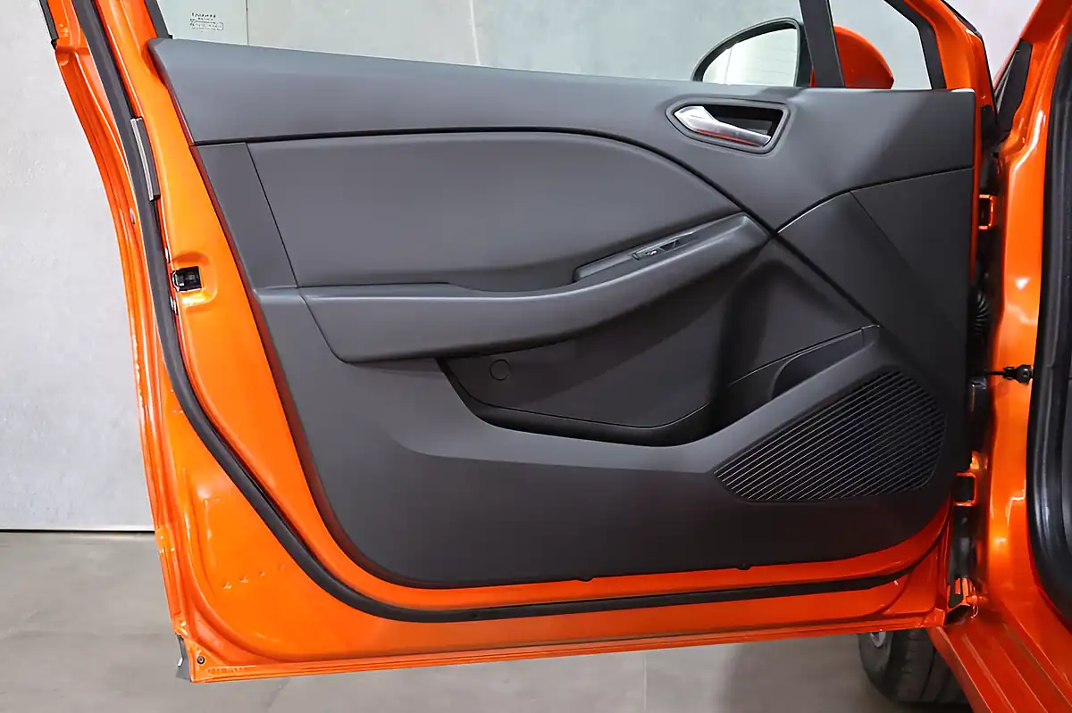 Used 2020 Renault Clio Iconic Valencia Orange - Interior and Exterior details 15
