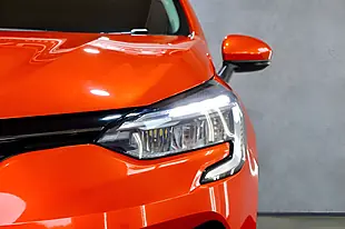 Used 2020 Renault Clio Iconic Valencia Orange - Interior and Exterior details 18