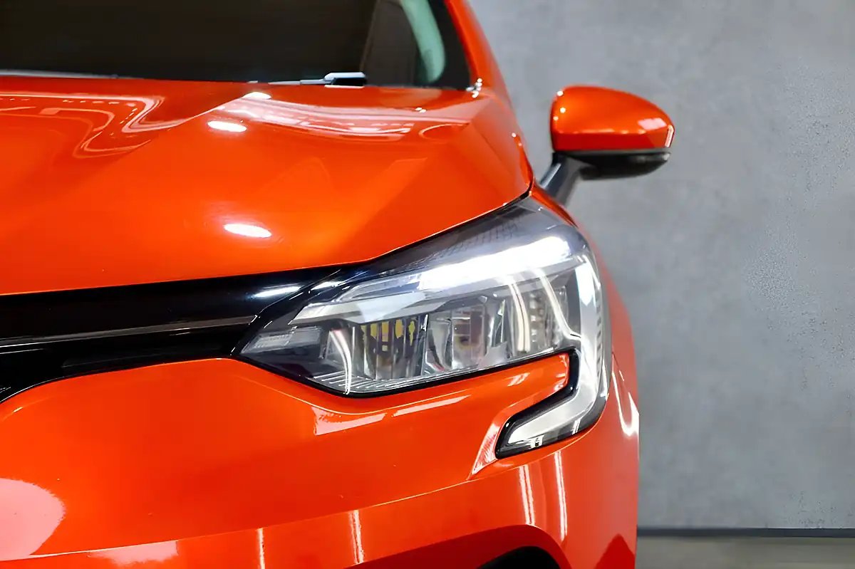 Used 2020 Renault Clio Iconic Valencia Orange - Interior and Exterior details 18
