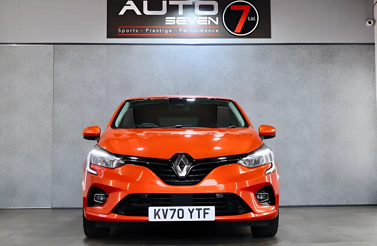 Used 2020 Renault Clio Iconic Valencia Orange - Interior and Exterior details 19
