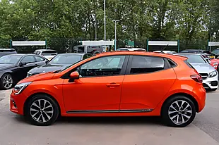 Used 2020 Renault Clio Iconic Valencia Orange - Interior and Exterior details 20