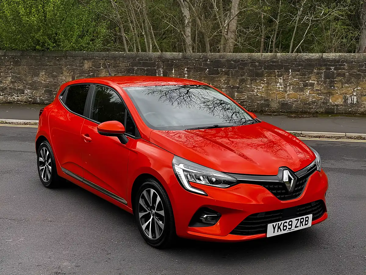 Used 2020 Renault Clio Iconic Valencia Orange - Interior and Exterior details 3