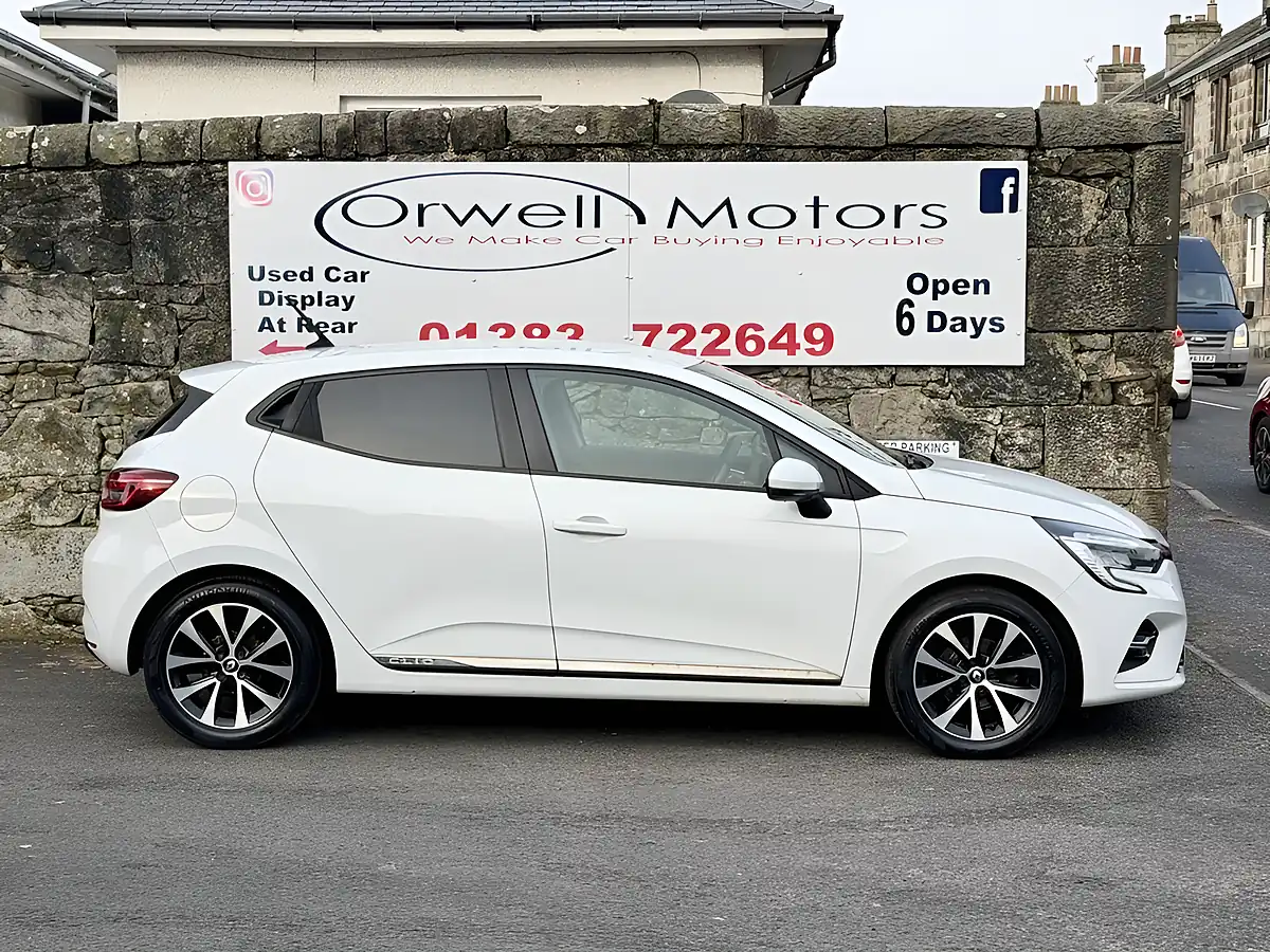 Used 2020 Renault Clio Iconic White - Interior and Exterior details 3