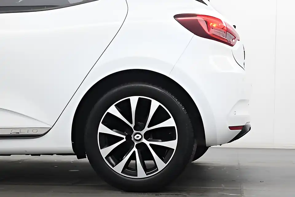 Used 2020 Renault Clio Iconic White - Interior and Exterior details 11