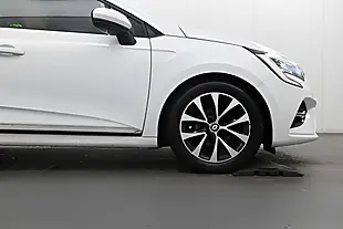 Used 2020 Renault Clio Iconic White - Interior and Exterior details 13