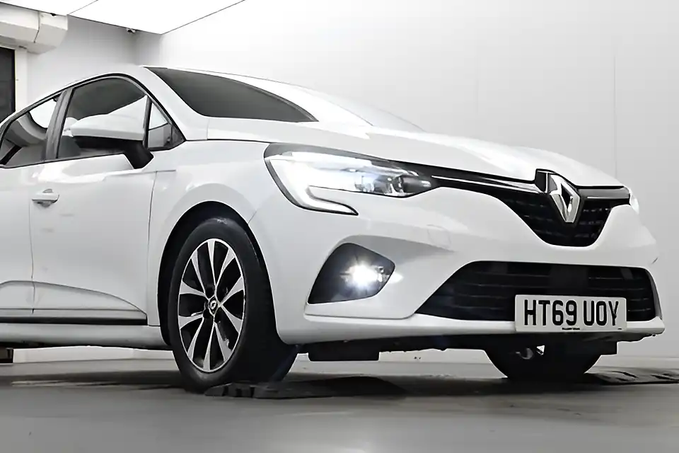 Used 2020 Renault Clio Iconic White - Interior and Exterior details 14