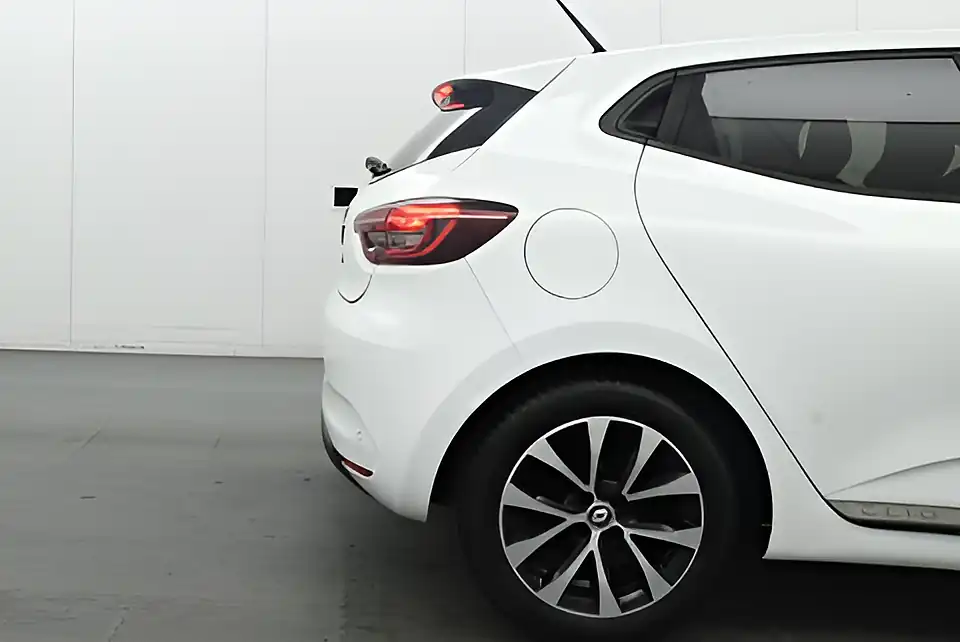 Used 2020 Renault Clio Iconic White - Interior and Exterior details 16