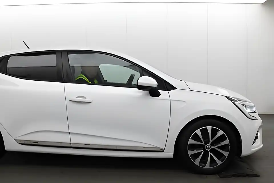 Used 2020 Renault Clio Iconic White - Interior and Exterior details 17