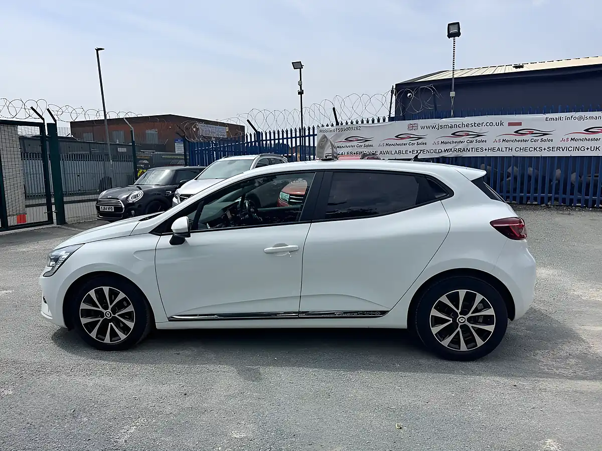 Used 2020 Renault Clio Iconic White - Interior and Exterior details 10