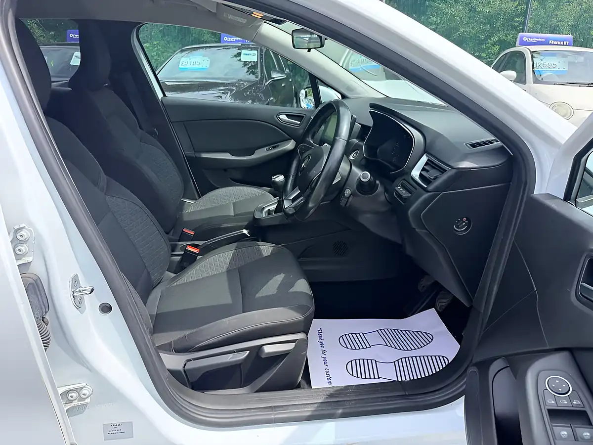 Used 2020 Renault Clio Iconic White - Interior and Exterior details 12
