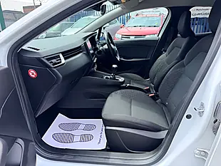 Used 2020 Renault Clio Iconic White - Interior and Exterior details 17