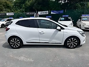 Used 2020 Renault Clio Iconic White - Interior and Exterior details 4