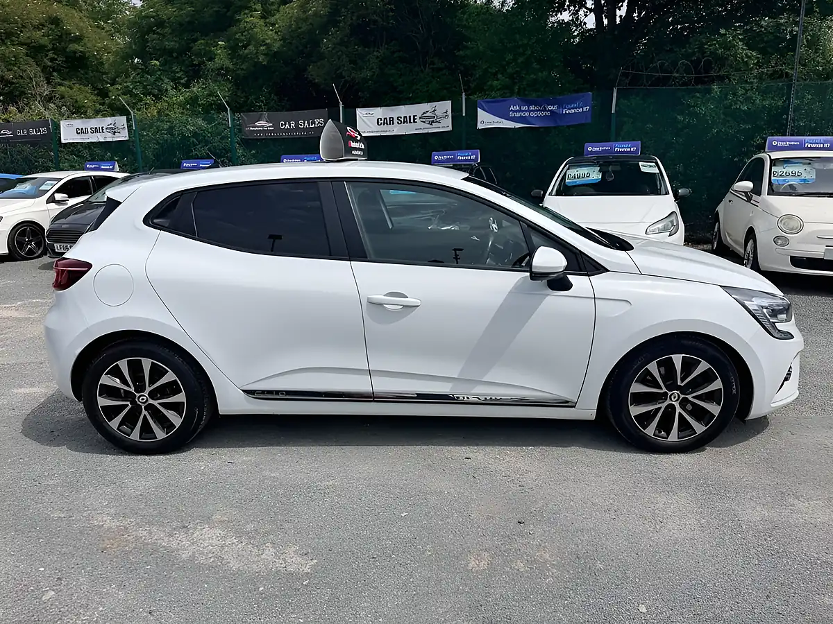 Used 2020 Renault Clio Iconic White - Interior and Exterior details 4