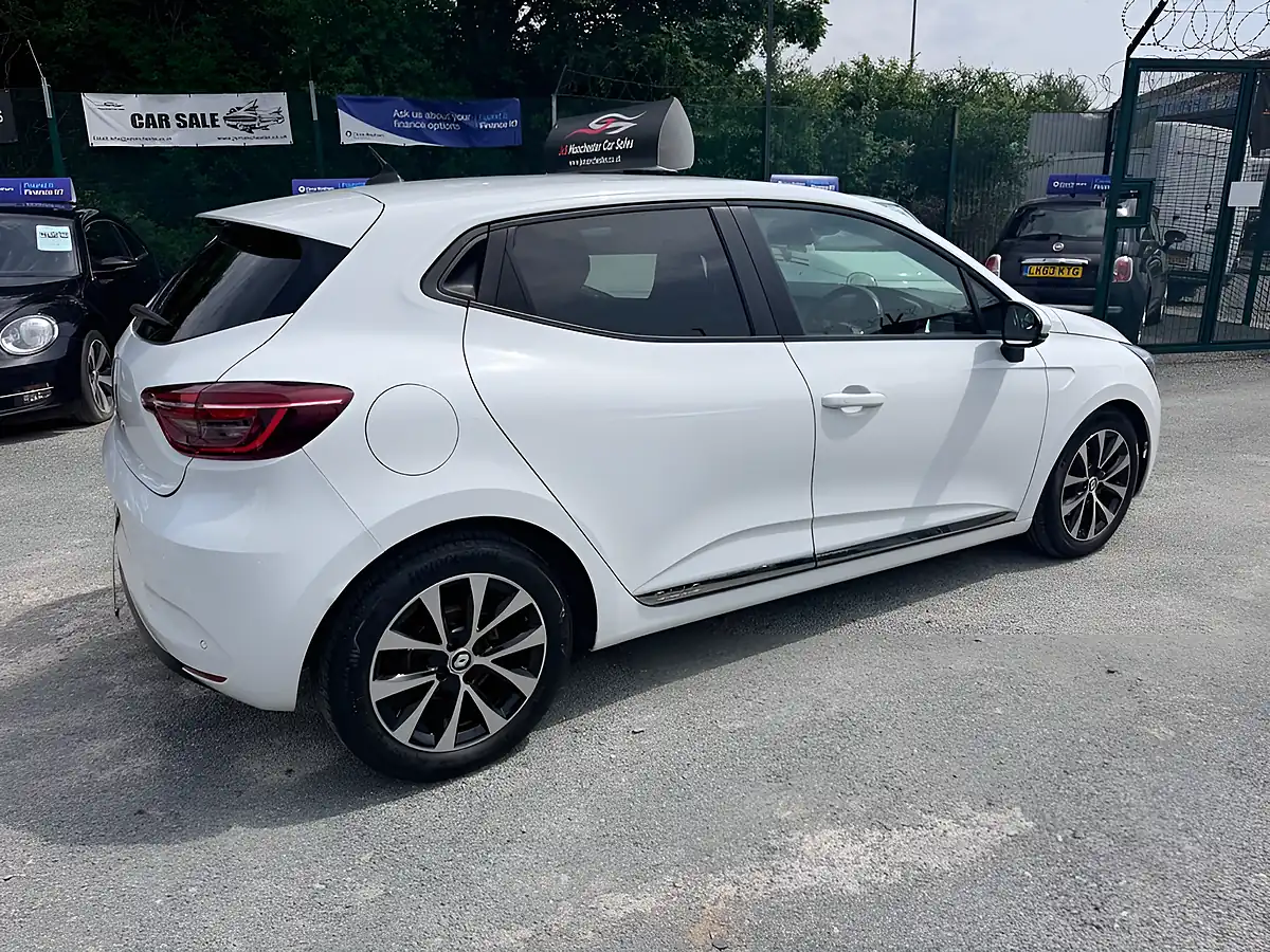 Used 2020 Renault Clio Iconic White - Interior and Exterior details 5