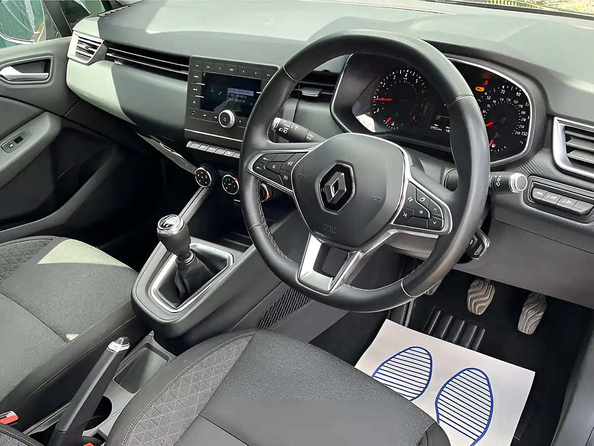 Used 2020 Renault Clio Play Black - Interior and Exterior details 9