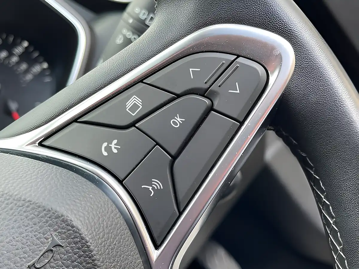 Used 2020 Renault Clio Play Black - Interior and Exterior details 13
