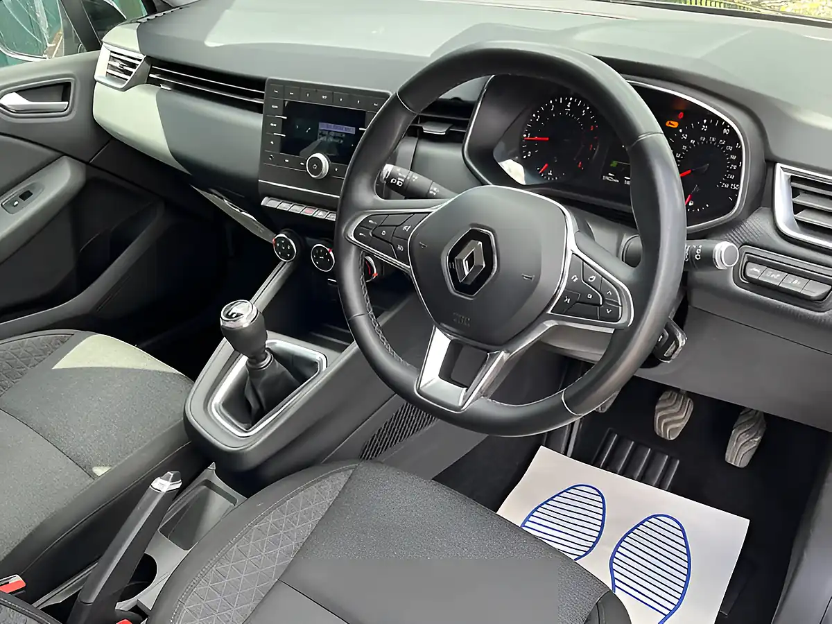 Used 2020 Renault Clio Play Black - Interior and Exterior details 9