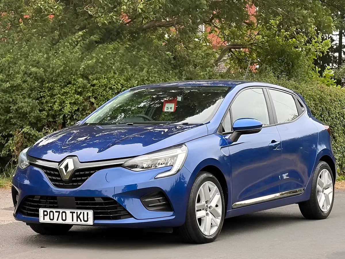 Used 2020 Renault Clio Play Blue - Front View