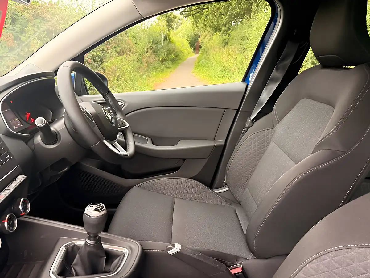 Used 2020 Renault Clio Play Blue - Interior and Exterior details 10