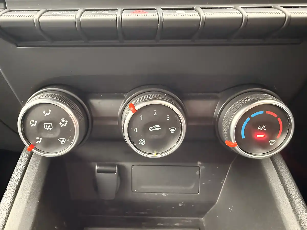 Used 2020 Renault Clio Play Blue - Interior and Exterior details 12