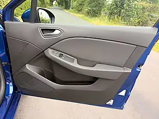 Used 2020 Renault Clio Play Blue - Interior and Exterior details 18
