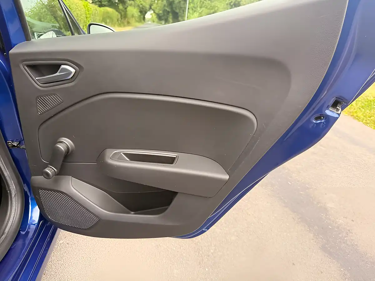 Used 2020 Renault Clio Play Blue - Interior and Exterior details 19