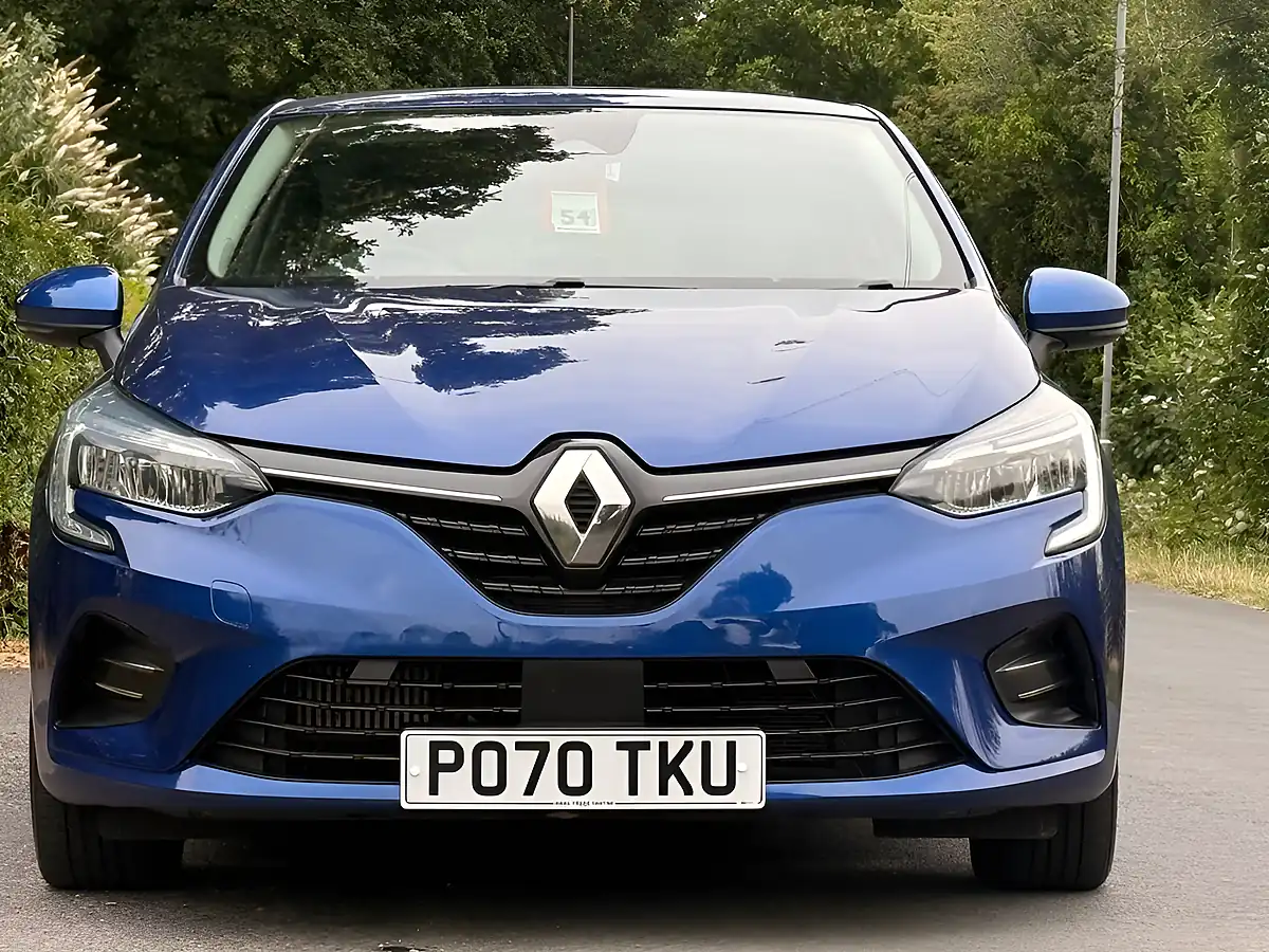 Used 2020 Renault Clio Play Blue - Interior and Exterior details 2