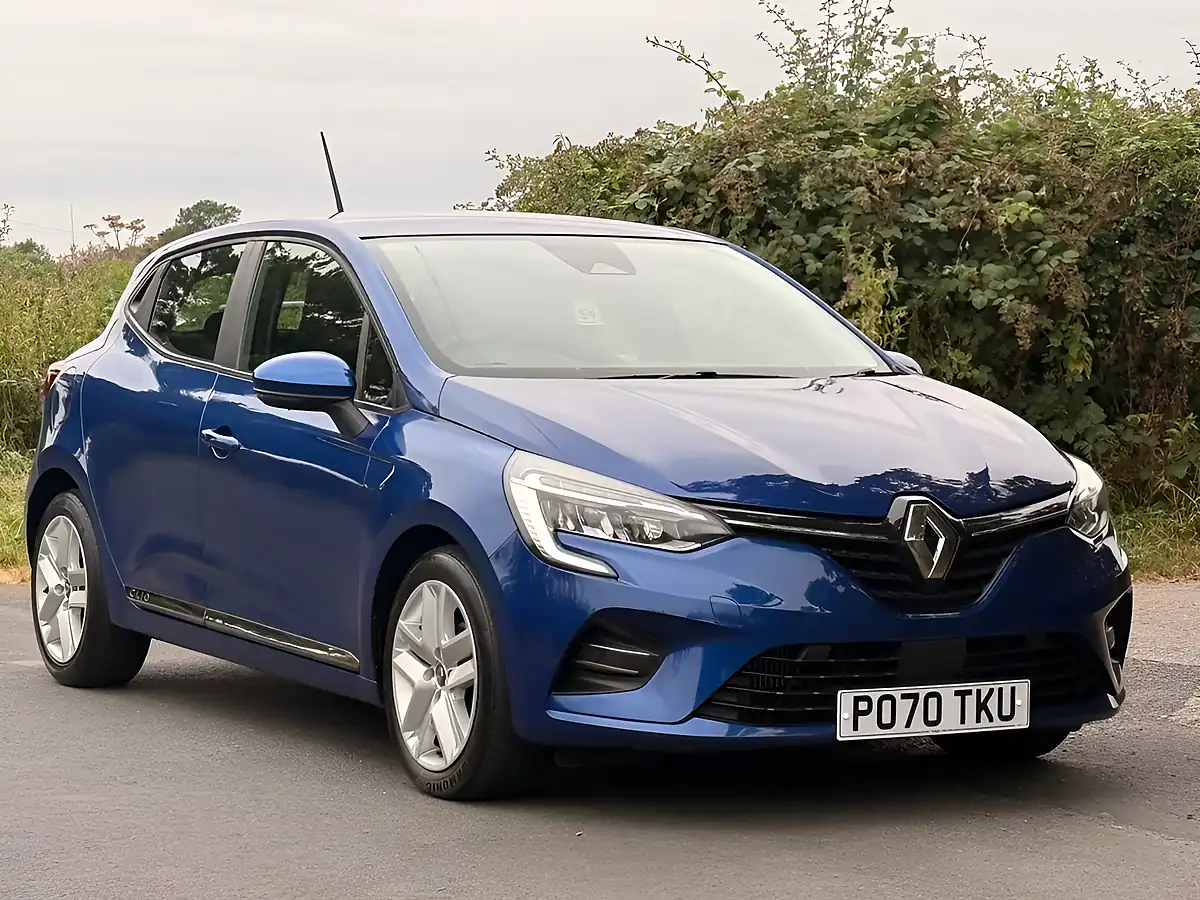 Used 2020 Renault Clio Play Blue - Interior and Exterior details 3