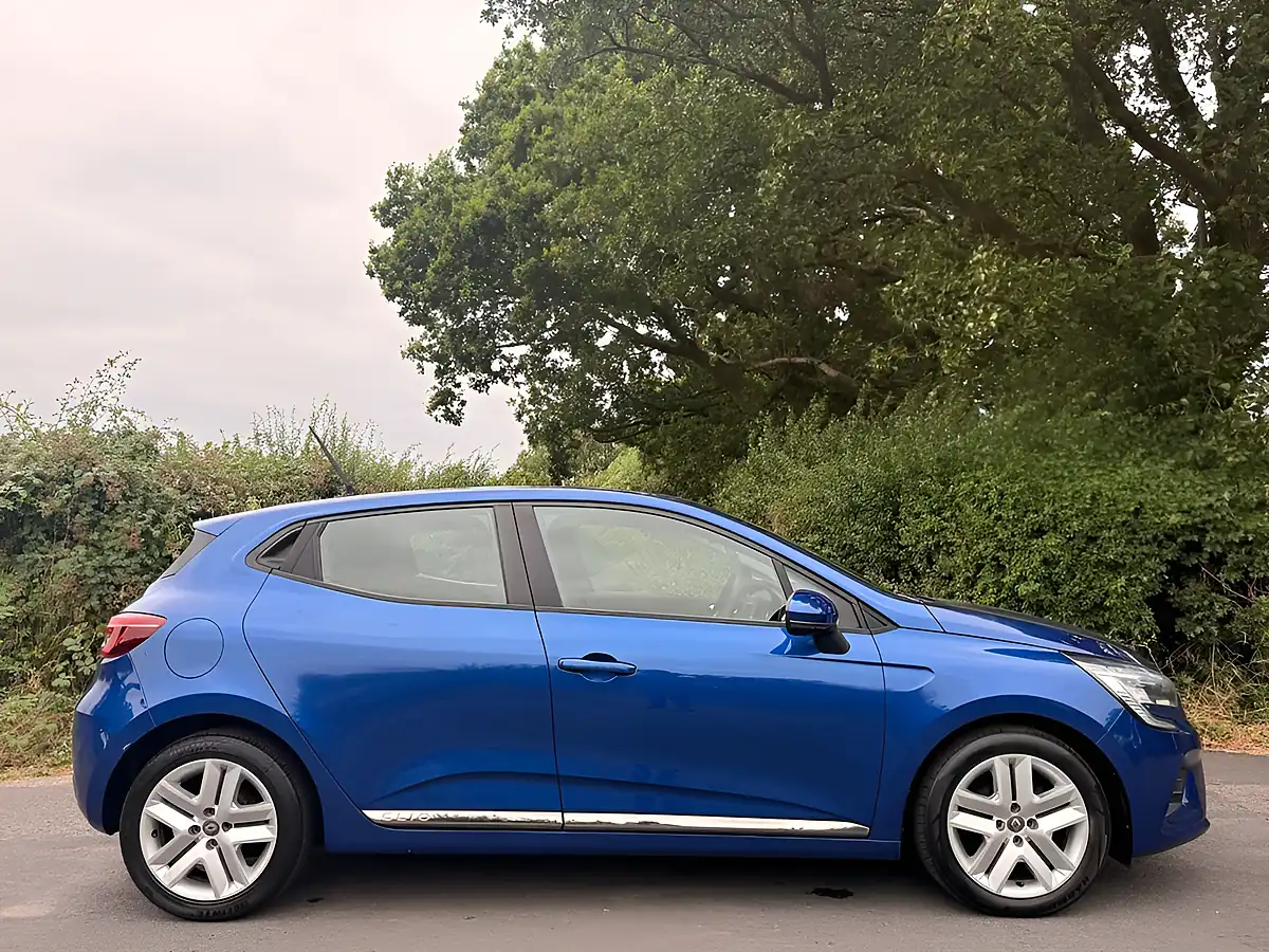 Used 2020 Renault Clio Play Blue - Interior and Exterior details 5