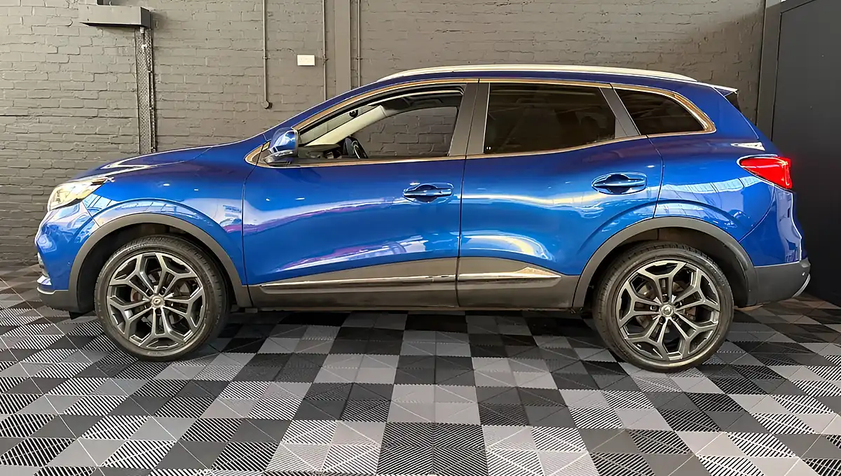 Used 2020 Renault Kadjar GT Line Iron Blue - Interior and Exterior details 4