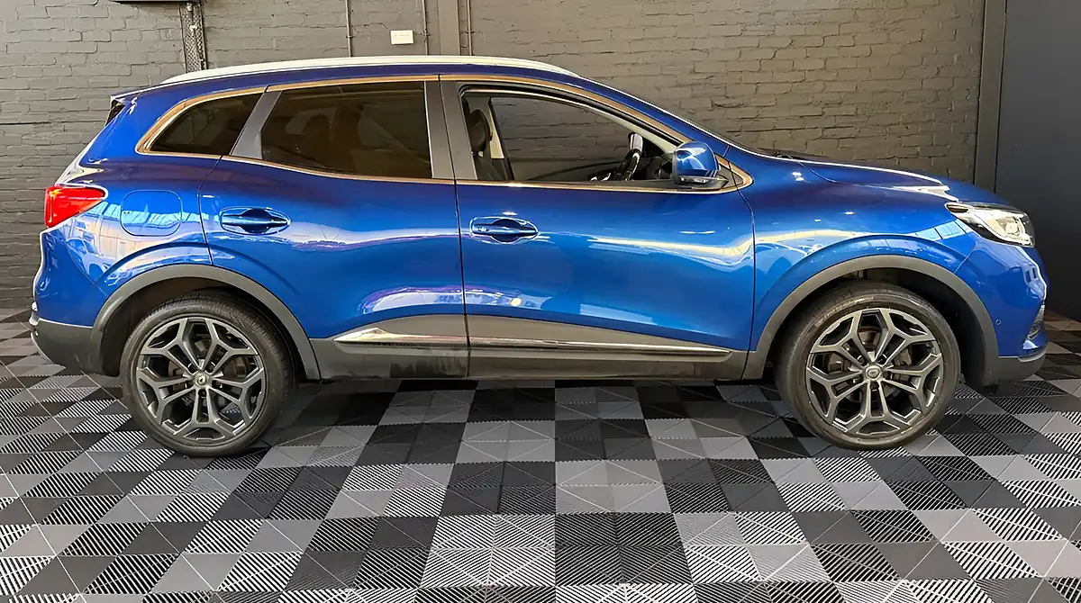 Used 2020 Renault Kadjar GT Line Iron Blue - Interior and Exterior details 8