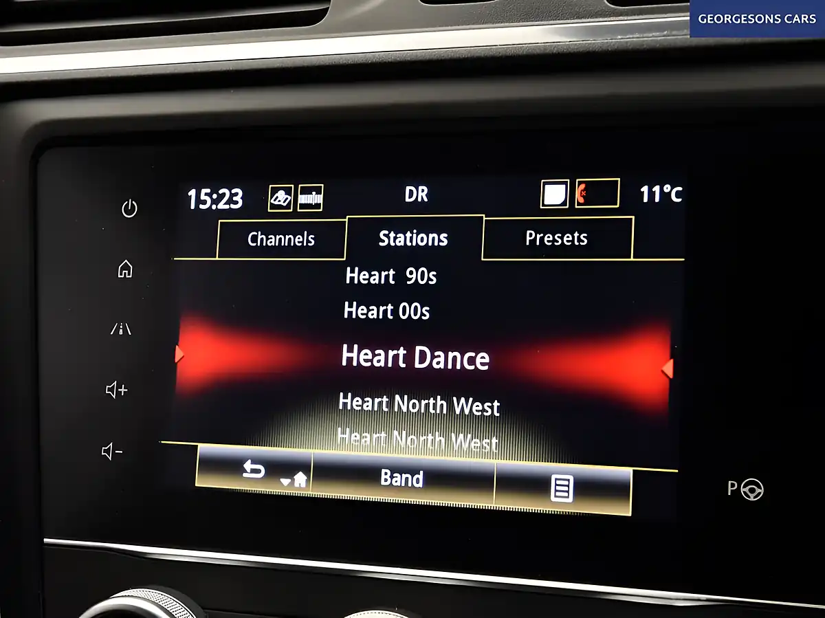 Used 2020 Renault Kadjar GT Line White - Interior and Exterior details 15