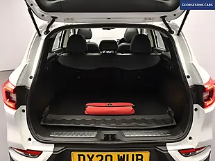 Used 2020 Renault Kadjar GT Line White - Interior and Exterior details 9