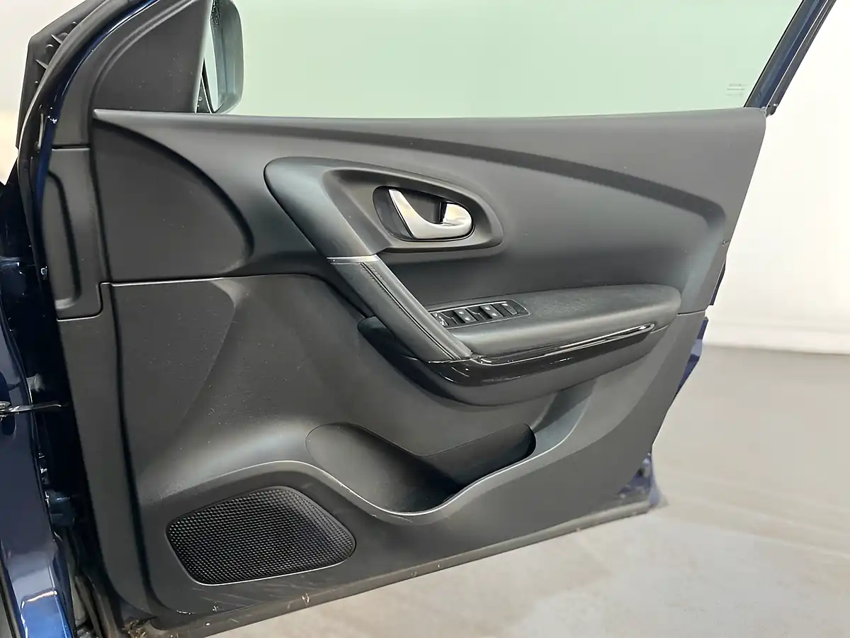 Used 2020 Renault Kadjar Iconic Cosmos Blue - Interior and Exterior details 11