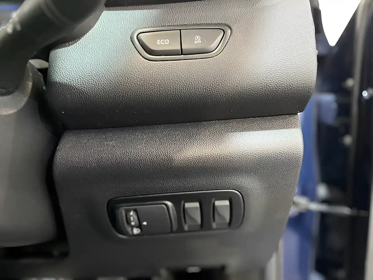 Used 2020 Renault Kadjar Iconic Cosmos Blue - Interior and Exterior details 12