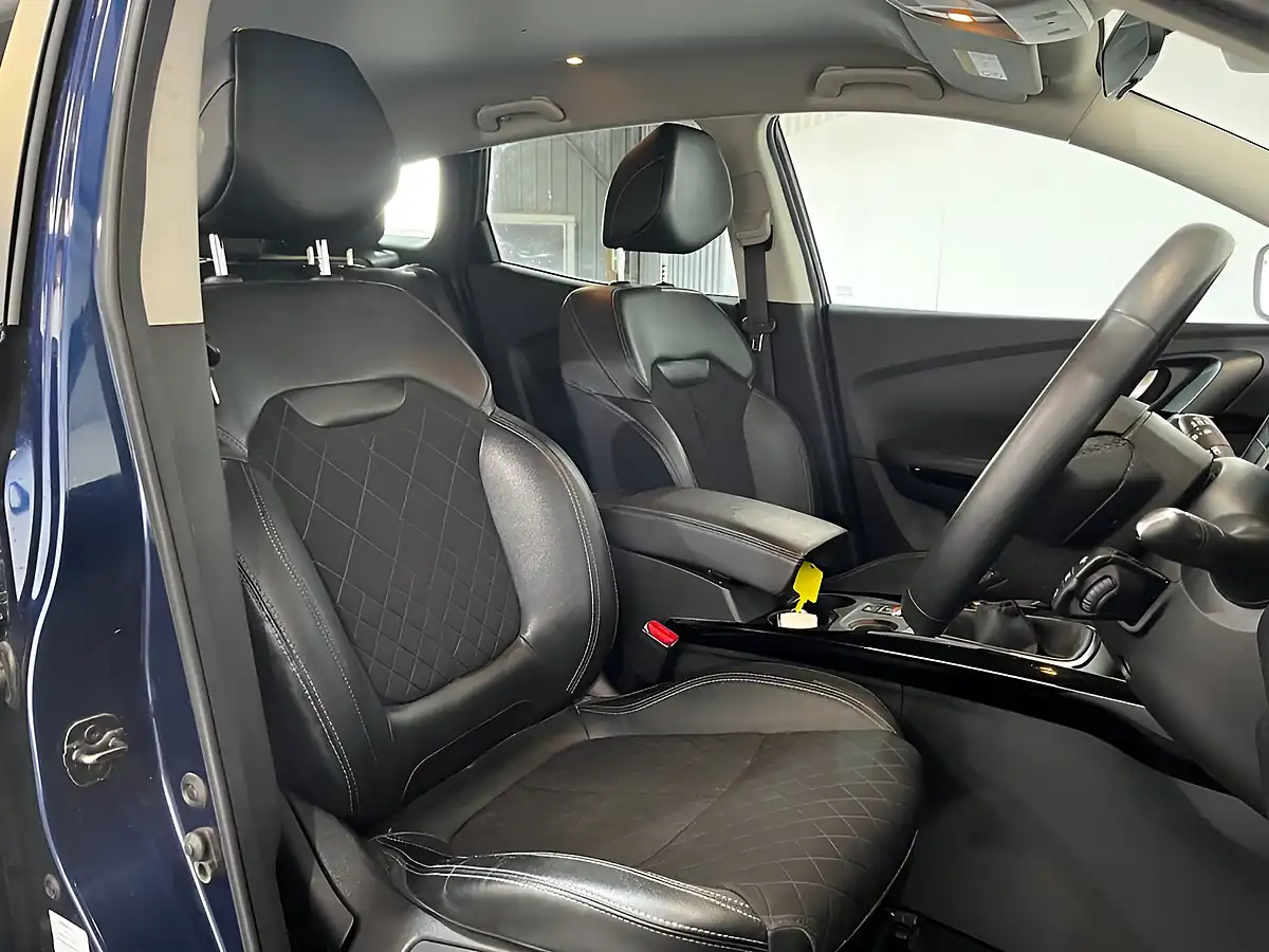Used 2020 Renault Kadjar Iconic Cosmos Blue - Interior and Exterior details 17