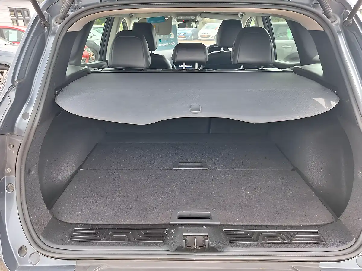 Used 2020 Renault Kadjar Iconic Grey - Interior and Exterior details 11