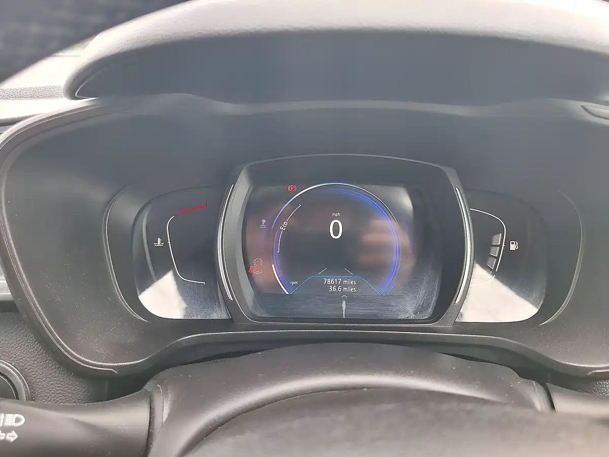 Used 2020 Renault Kadjar Iconic Grey - Interior and Exterior details 20