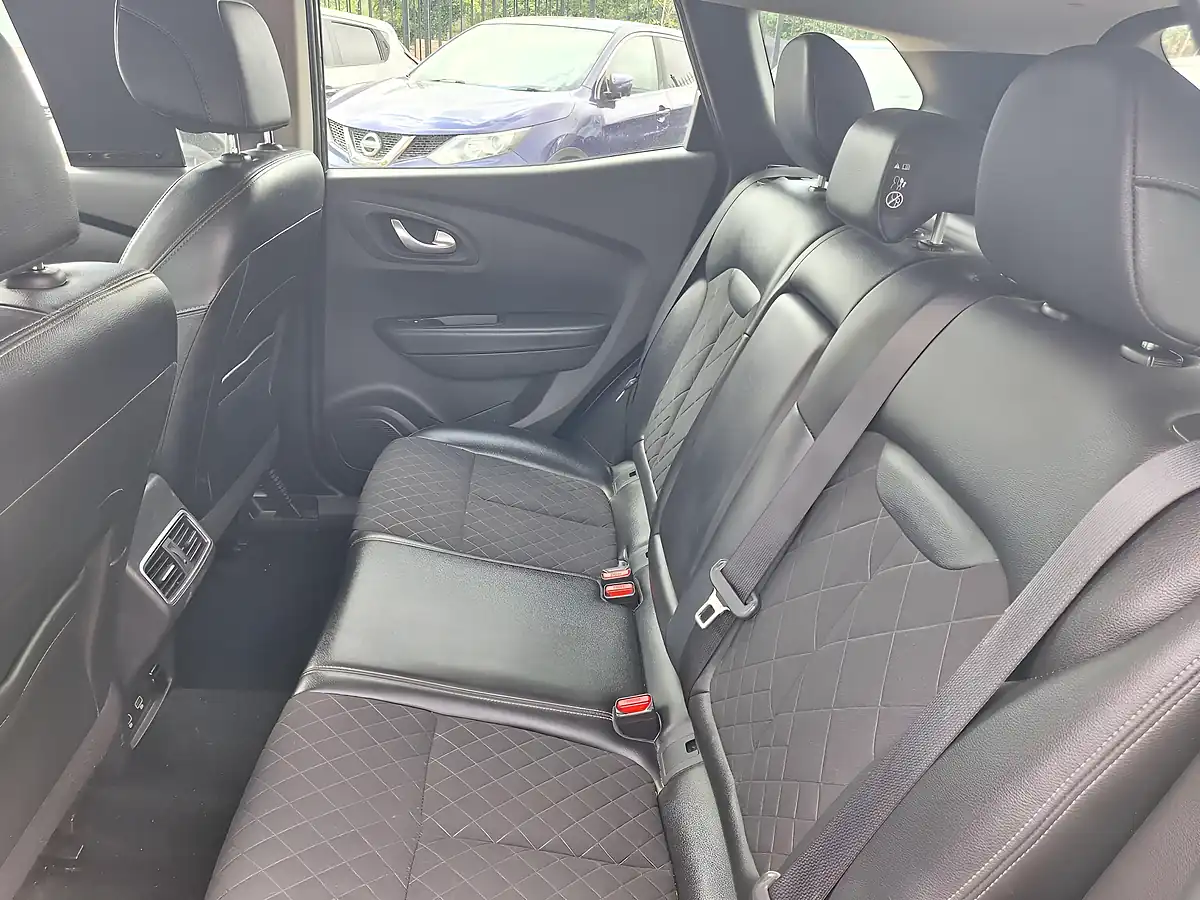 Used 2020 Renault Kadjar Iconic Grey - Interior and Exterior details 8