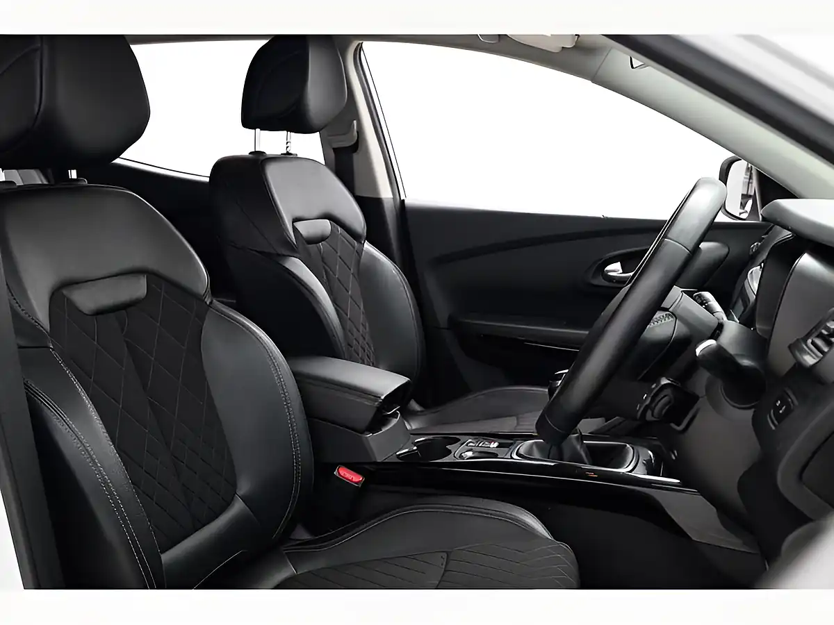 Used 2020 Renault Kadjar Iconic White - Interior and Exterior details 7