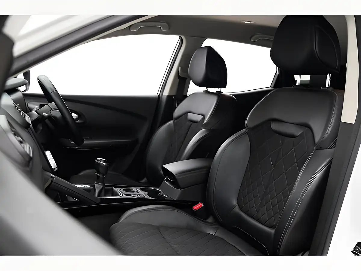Used 2020 Renault Kadjar Iconic White - Interior and Exterior details 8